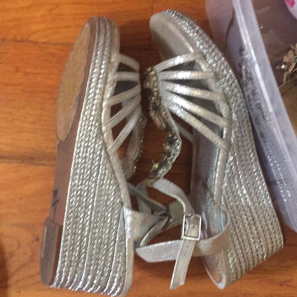 Heels - Picture 2 of 2